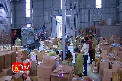 Tạm giữ hàng chục nghìn sách giáo khoa, đĩa lậu
