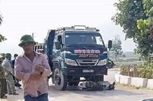 Va chạm với xe tải, người đàn ông tử vong thương tâm