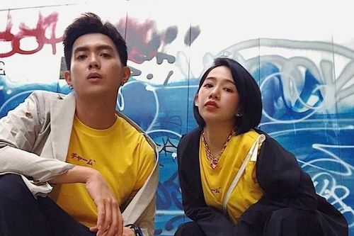 Chàng MC tỏ tình với cô gái mình cảm mến từ lần đầu gặp ở sân bay