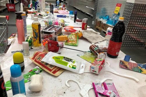 Siêu thị Auchan 'tan hoang' sau thông tin xả hàng rút khỏi Việt Nam