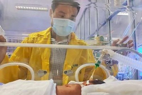 Tình hình sức khỏe bé Bình An - con người mẹ từ chối điều trị ung thư ra sao?