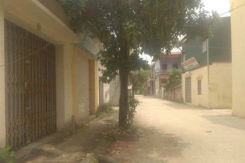 Phát hiện bé trai sơ sinh bị bỏ rơi, vợ chồng có 2 con vẫn quyết giữ lại nuôi nấng