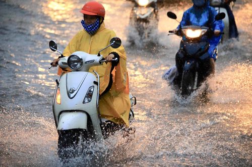 Sài Gòn mưa lớn trong 2 ngày tới, nhiều tuyến đường có thể ngập sâu