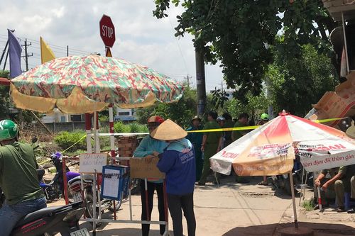 Chồng cùng vợ đang mang thai và con nhỏ 3 tuổi tử vong trong căn nhà khóa trái cửa