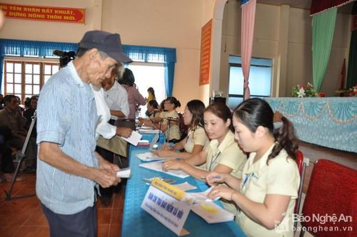 5 địa phương ở Nghệ An triển khai chi trả trợ cấp người có công qua hệ thống bưu điện