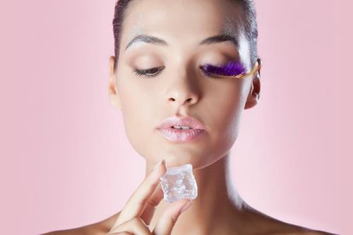 Tuyệt chiêu dưỡng da mùa Hè bằng đá lạnh cho phái đẹp