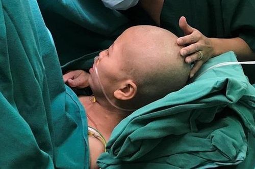 Người mẹ mắc ung thư nguy kịch, chưa được nhìn thấy con