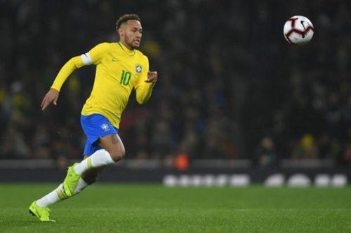 Alves thay Neymar đeo băng đội trưởng Brazil ở Copa America 2019