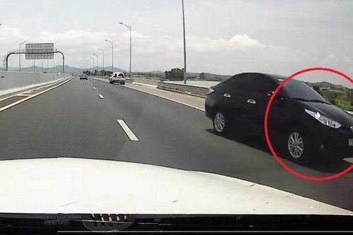 Clip: Ô tô con đi ngược chiều kiểu 'giết người' trên cao tốc Hải Phòng - Quảng Ninh