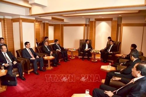 Phó Thủ tướng Phạm Bình Minh gặp Thủ tướng Lào bên lề Hội nghị Tương lai châu Á 25