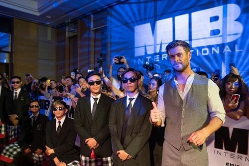 Phỏng vấn Chris Hemsworth: Cùng chàng 'James Bond ngân hà' tung hoành Men In Black: International