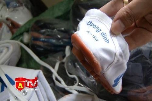 Phát hiện xưởng sản xuất giày giả, nhái các thương hiệu nổi tiếng