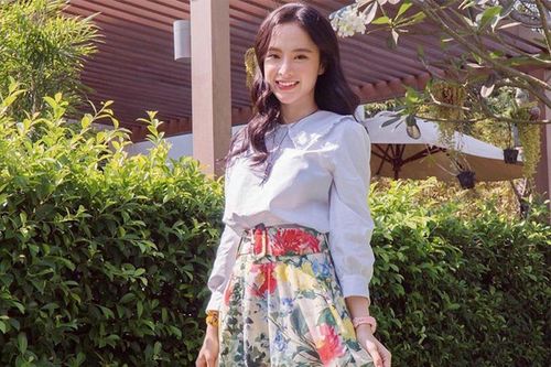 Angela Phương Trinh ngọt ngào, nữ tính đối lập Phạm Hương, Hoàng Thùy