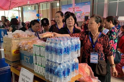 Phiên chợ 0 đồng dành cho hàng trăm bệnh nhân nghèo