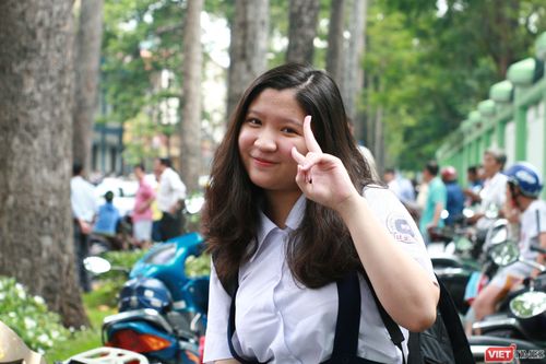 Thí sinh ăn mừng 'thắng lợi' với đề thi Văn tuyển sinh lớp 10