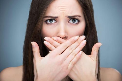 7 cách khử mùi hôi miệng dễ dàng