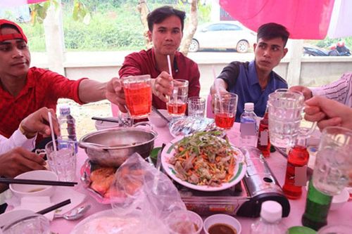 Đám cưới đầu tiên ở Bình Phước 40 mâm không một chai bia, rượu