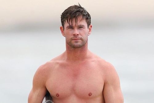 'Thor' Chris Hemsworth bị vợ phàn nàn vì khoe cơ bắp trên phim