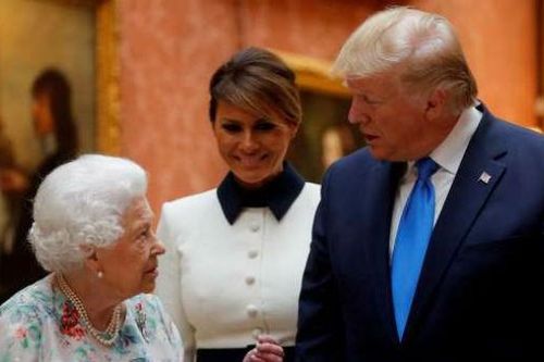 Đệ nhất phu nhân Melania Trump cứu chồng khỏi 'bàn thua trông thấy'