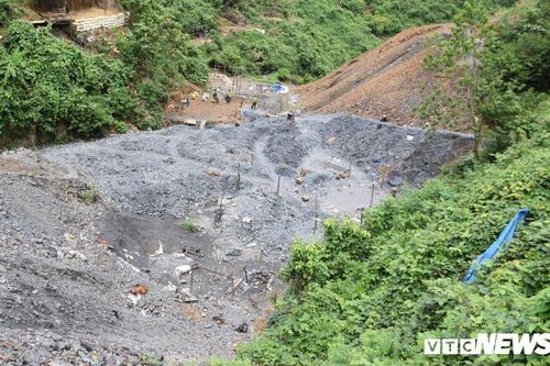 'Đột kích' hàng loạt bãi vàng trái phép ở Quảng Nam, cả trăm phu vàng tháo chạy vào rừng sâu