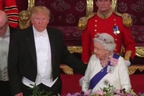 Chạm tay vào lưng Nữ hoàng, ông Trump vi phạm nghi thức Hoàng gia Anh?