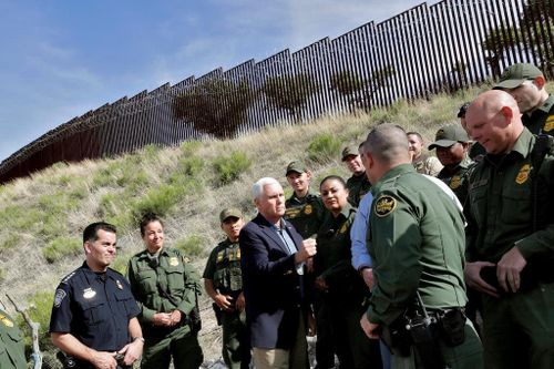 Vượt biên tăng vọt, Tổng thống Trump tuyên bố sốc với Mexico