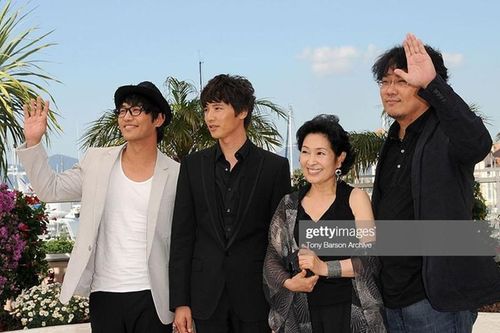 Đạo diễn Bong Joon Ho và Won Bin quấy rối diễn viên gạo cội?