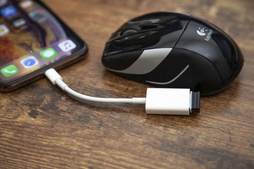 Vì sao mãi tới iOS 13 iPhone mới hỗ trợ ổ USB
