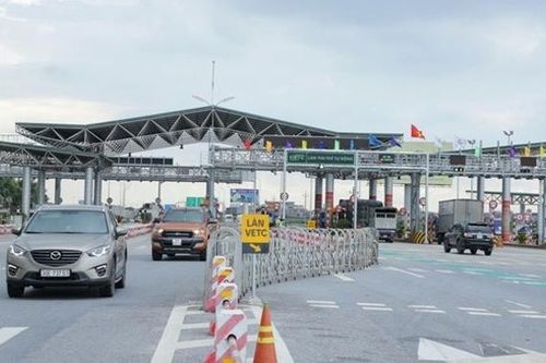 Hàng trăm xe 'vượt chui' trạm thu phí ở làn ETC