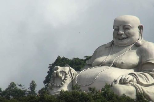 Sửa tượng phật trên núi Cấm, người đàn ông té xuống đất tử vong