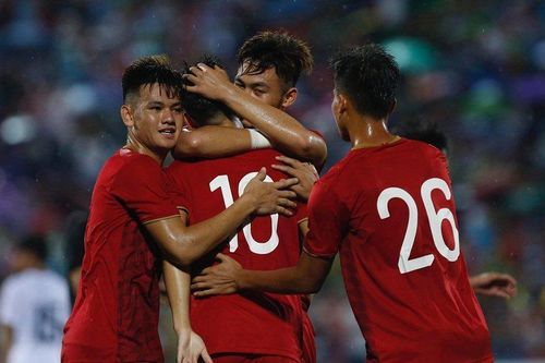 U23 Việt Nam đánh bại U23 Myanmar sau trận 'thủy chiến'