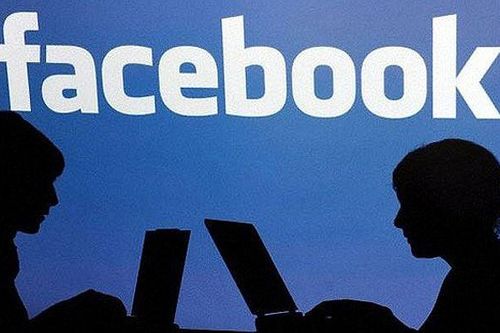 Tung tin sốc kêu gọi share link, người phụ nữ bị công an 'sờ gáy'