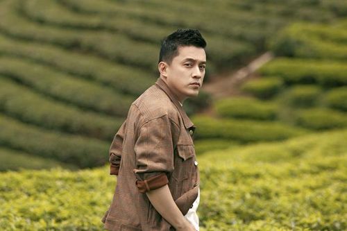 Lam Trường ký một hợp đồng đủ tiền mua cả mảnh đất