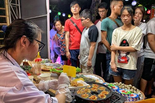 Lễ hội văn hóa ẩm thực Hà Nội thu hút đông đảo thực khách