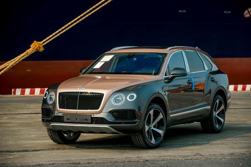 Cận cảnh Bentley Bentayga V8 bản kỷ niệm 100 năm đầu tiên ở VN