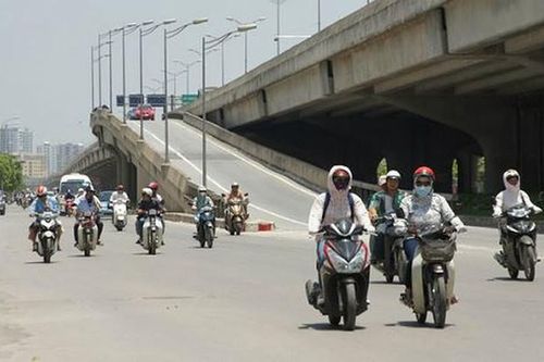 Hôm nay Hà Nội có nơi trên 38 độ C, nắng nóng gay gắt còn kéo dài