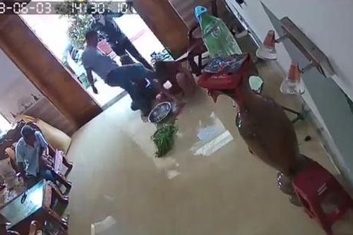 Một phụ nữ bị nhóm côn đồ đánh dã man: Phó giám đốc công an tỉnh chỉ đạo nóng