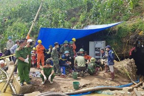 Tìm thấy nạn nhân sau 10 ngày mắc kẹt trong hang đá ở Lào Cai
