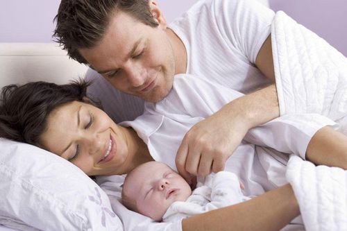 Não bộ của cha mẹ thay đổi như thế nào khi có con?
