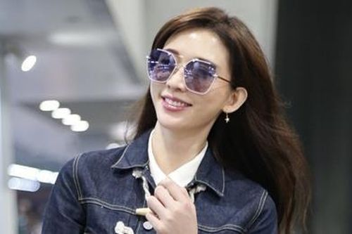 Lâm Chí Linh xuất hiện tươi tắn sau khi kết hôn chồng kém 7 tuổi