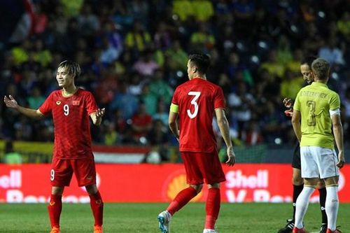 Bảo vệ đồng đội, tuyển thủ VN 'lây gắt' từ hậu vệ Duy Mạnh