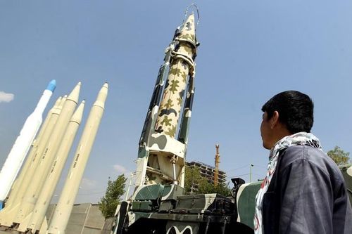 Iran giới thiệu hệ thống phòng không tự nghiên cứu, chế tạo