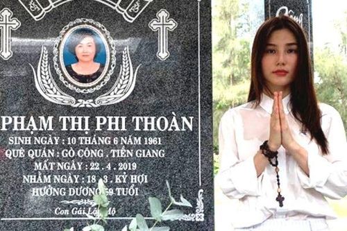 Diễm My 9X đau xót, nghẹn ngào bên mộ sau 49 ngày mẹ mất