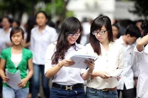 Sinh viên đại học không được đi dép cao gót, hạn chế mặc quần jeans: Sự 'áp đặt' cứng nhắc