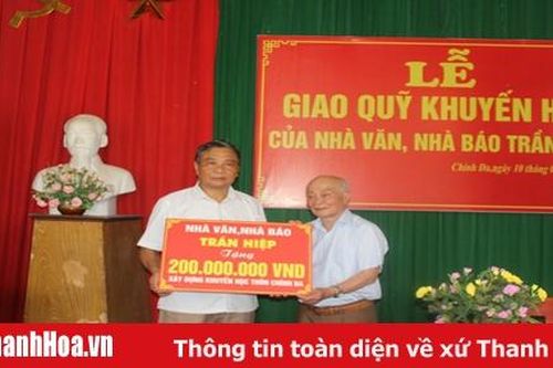 Lễ giao quỹ khuyến học của nhà văn, nhà báo Trần Hiệp