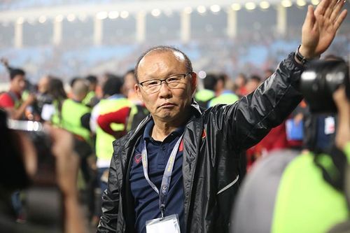Lo ngại vòng loại World Cup, fan Việt 'thúc' VFF gia hạn hợp đồng với HLV Park Hang-seo