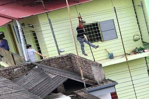 Nam thanh niên treo cổ chết bên hành lang nhà trọ