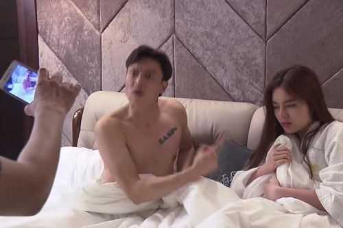 'Về nhà đi con' tập 42, Vũ bị bắt quả tang khi lên giường với gái lạ