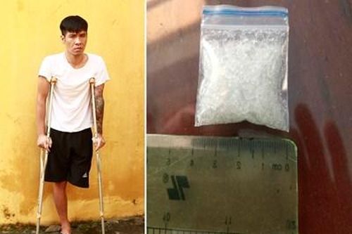 Choáng với gã nghiện chống nạng vượt gần 100km mua ma túy