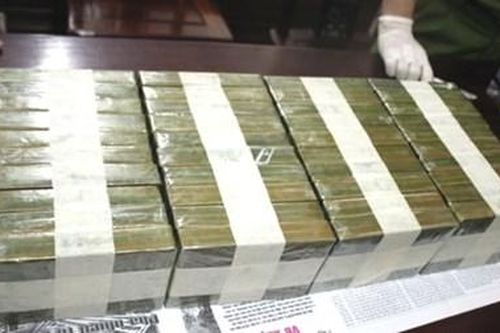Một thanh niên người Lào vận chuyển 30 bánh heroin vào Việt Nam